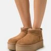 UGG CLASSIC ULTRA MINI PLATFORM - Platform Ankle Boots - Chestnut
