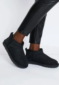 UGG CLASSIC ULTRA MINI - Ankle Boots - Black