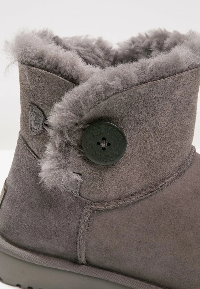 UGG MINI BAILEY BUTTON - Ankle Boots - Grey - Image 6