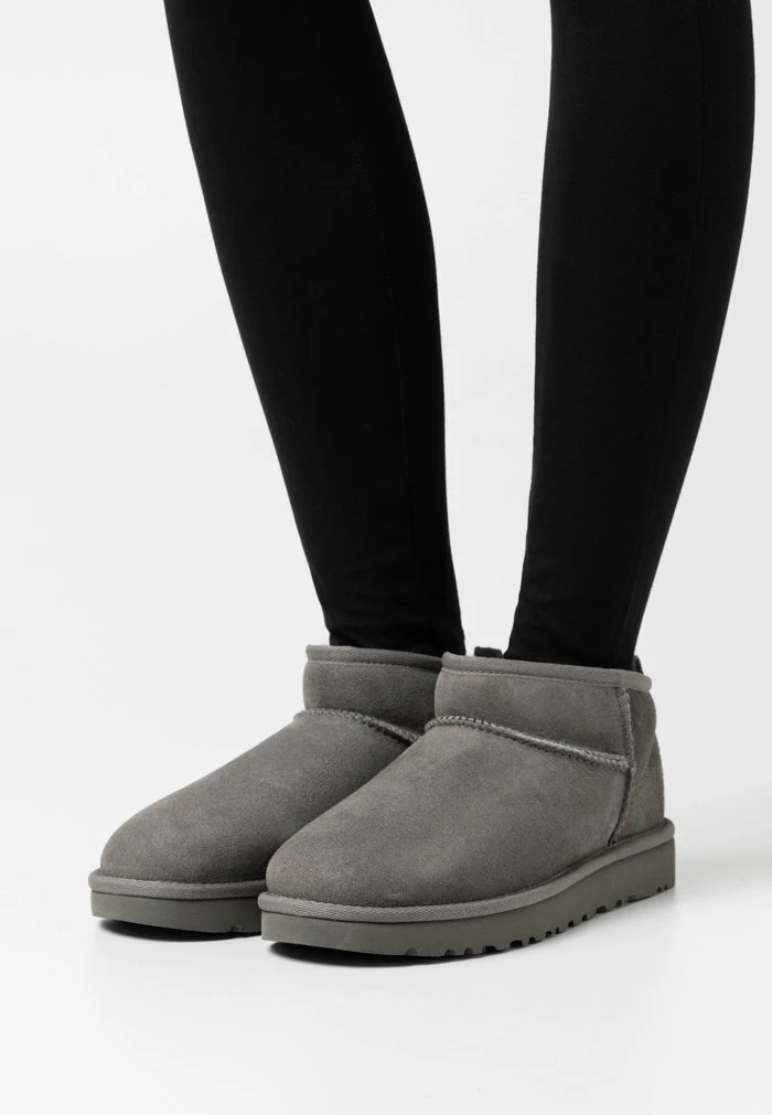 UGG CLASSIC ULTRA MINI - Ankle Boots - Grey