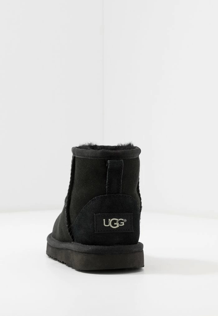 UGG CLASSIC MINI II - Classic Ankle Boots - Black - Image 4