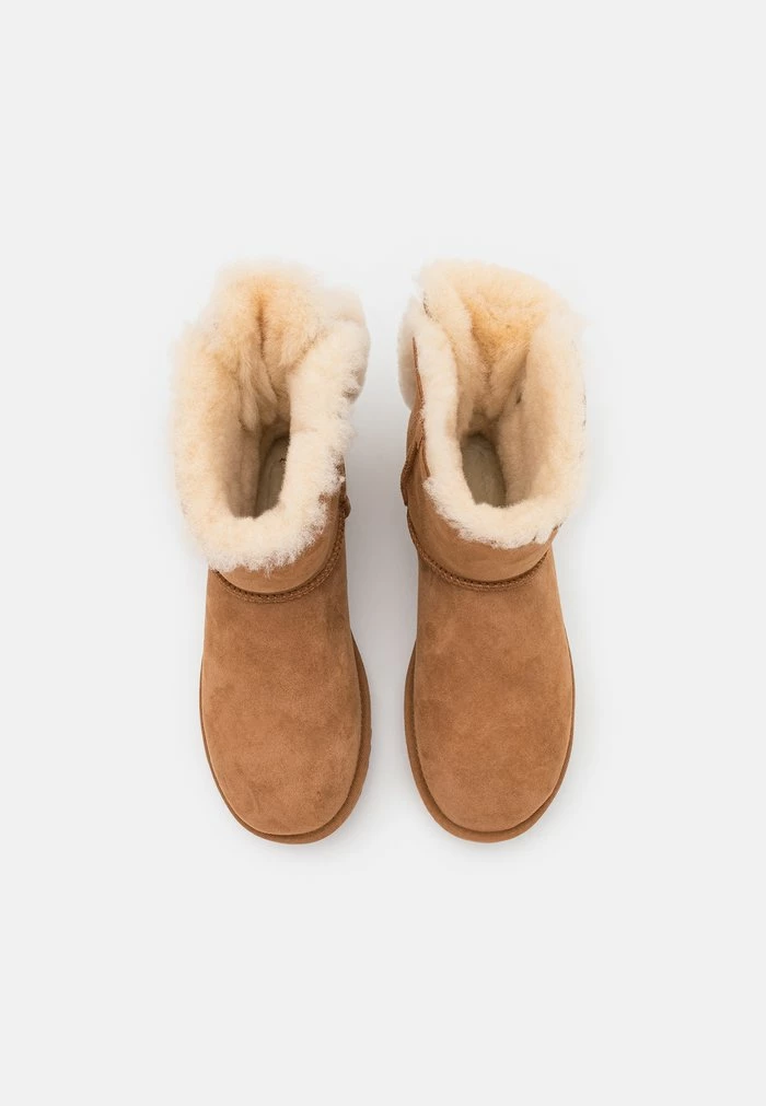 UGG MINI BAILEY FUZZY BOW - Winter Boots - Chestnut - Image 6