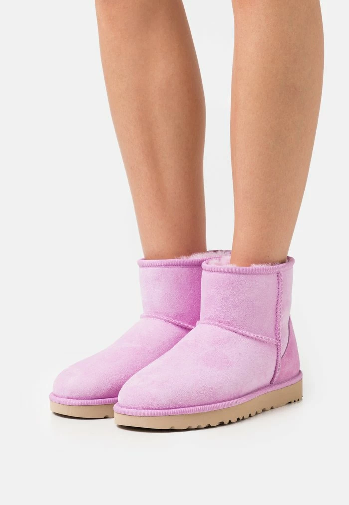 UGG CLASSIC MINI - Classic Ankle Boots - Wildflower