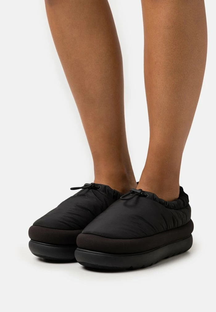 UGG MAXI - Slippers - Black