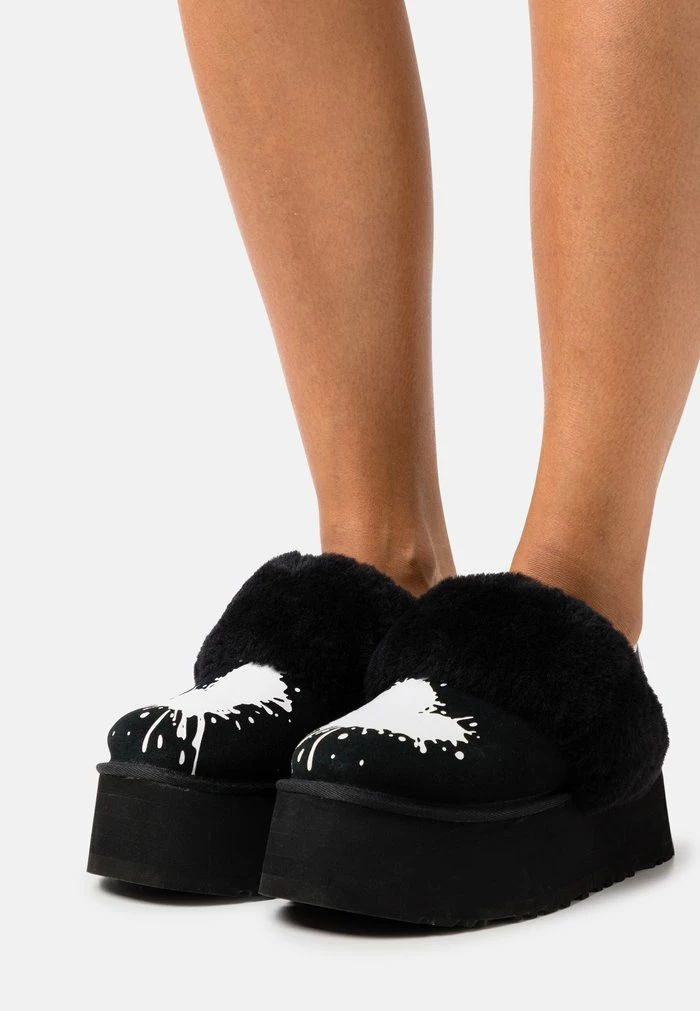 UGG FUNKETTE VALENTINE - Platform Sandals - Black