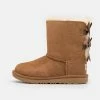UGG BAILEY BOW - Boots - Chestnut