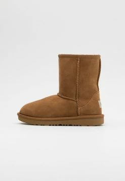 UGG CLASSIC II - Classic Ankle Boots - Chestnut