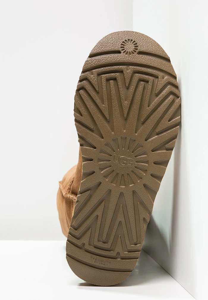 UGG CLASSIC II - Boots - Chestnut - Image 6