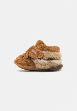 UGG BIXBEE BEAR STUFFIE UNISEX - First Shoes - Chestnut
