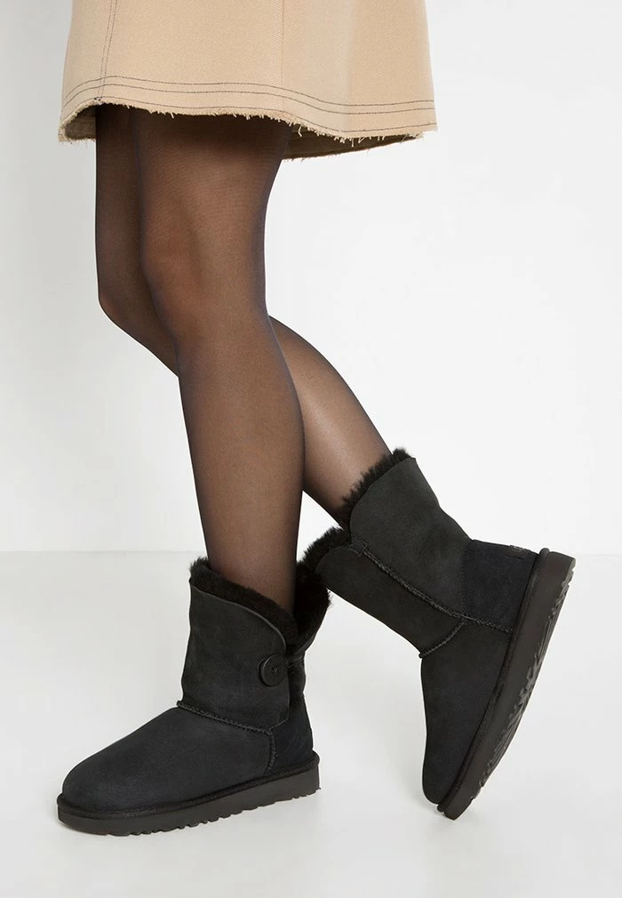 UGG BAILEY BUTTON II - Classic Ankle Boots - Black