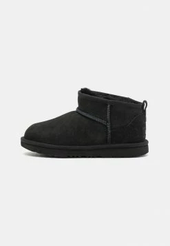 UGG CLASSIC ULTRA MINI UNISEX - Classic Ankle Boots - Black