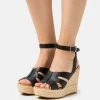 UGG CAREENA - Platform Sandals - Black