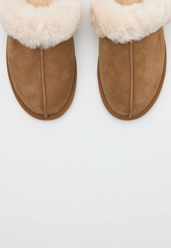 UGG SCUFFETTE - Slippers - Chestnut - Image 4