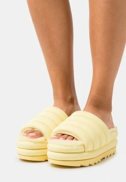 UGG MAXI SLIDE - Slippers - Banana Pudding