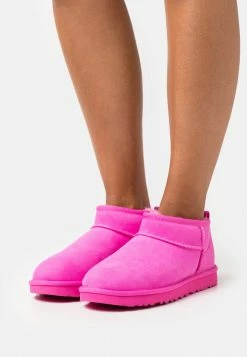 UGG CLASSIC ULTRA MINI - Ankle Boots - Carnation