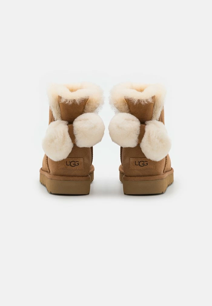 UGG MINI BAILEY FUZZY BOW - Winter Boots - Chestnut - Image 4