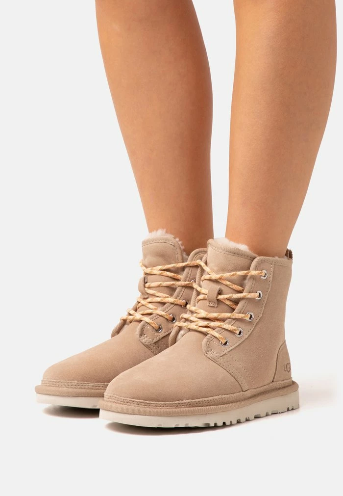 UGG NEUMEL HIGH HERITAGE - Winter Boots - Sand