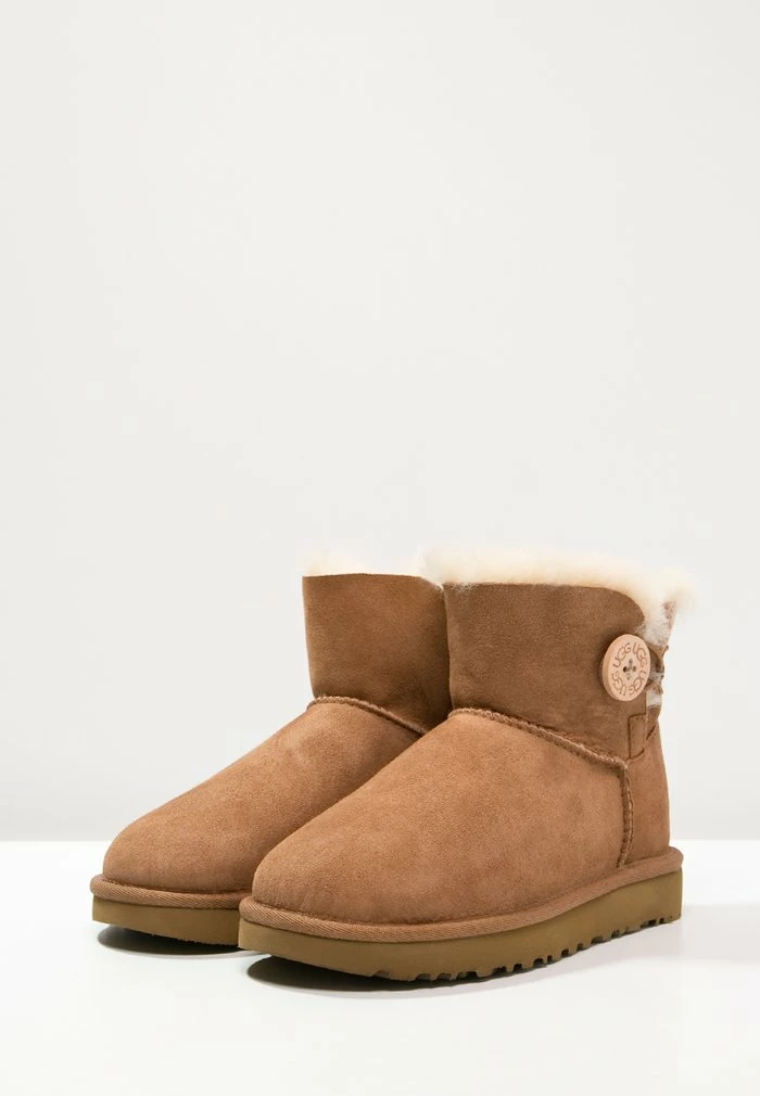 UGG MINI BAILEY BUTTON - Ankle Boots - Chestnut - Image 4