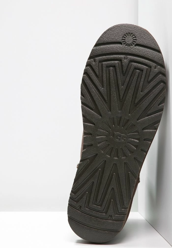 UGG CLASSIC MINI - Classic Ankle Boots - Chocolate - Image 5