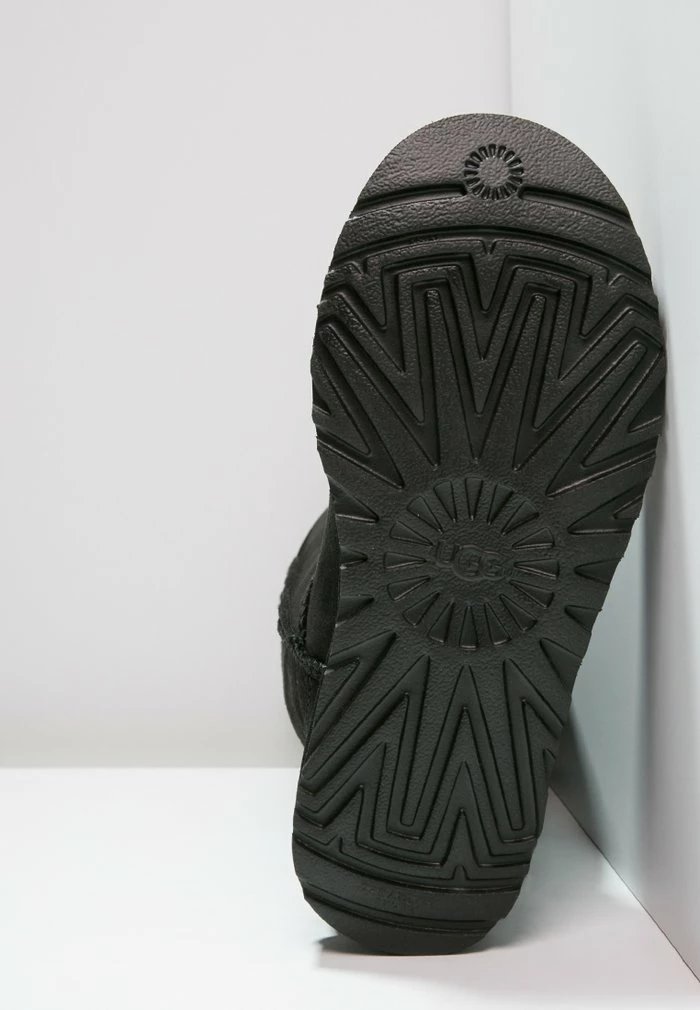 UGG CLASSIC II - Boots - Black - Image 6