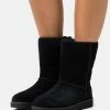 UGG CLASSIC SHORT LOGO ZIP - Classic Ankle Boots - Black