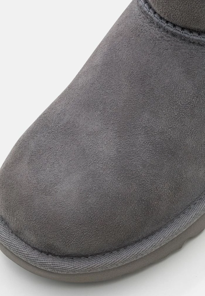 UGG MINI BAILEY BOW II - Classic Ankle Boots - Lighthouse - Image 6