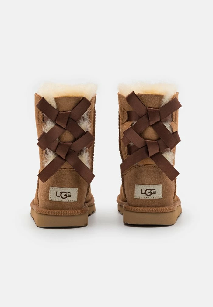UGG BAILEY BOW - Boots - Chestnut - Image 3