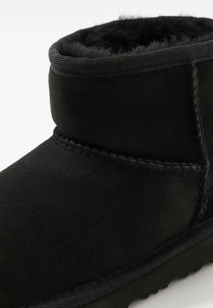UGG CLASSIC MINI II - Classic Ankle Boots - Black - Image 6