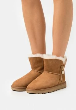 UGG BAILEY ZIP MINI - Classic Ankle Boots - Chestnut