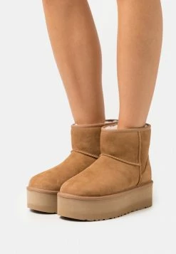 UGG CLASSIC MINI PLATFORM - Platform Ankle Boots - Chestnut