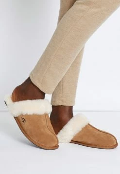 UGG SCUFFETTE - Slippers - Chestnut