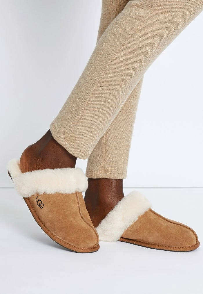 UGG SCUFFETTE - Slippers - Chestnut