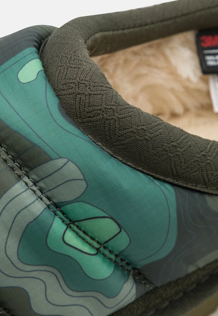 UGG TASMAN LTA CALI TOPO - Slippers - Forest Night - Image 6