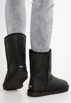 UGG CLASSIC - Winter Boots - Black