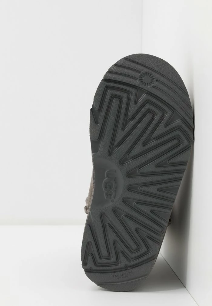 UGG CLASSIC - Classic Ankle Boots - Grey - Image 5