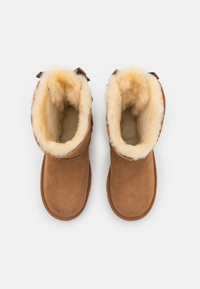 UGG BAILEY BOW - Boots - Chestnut - Image 4